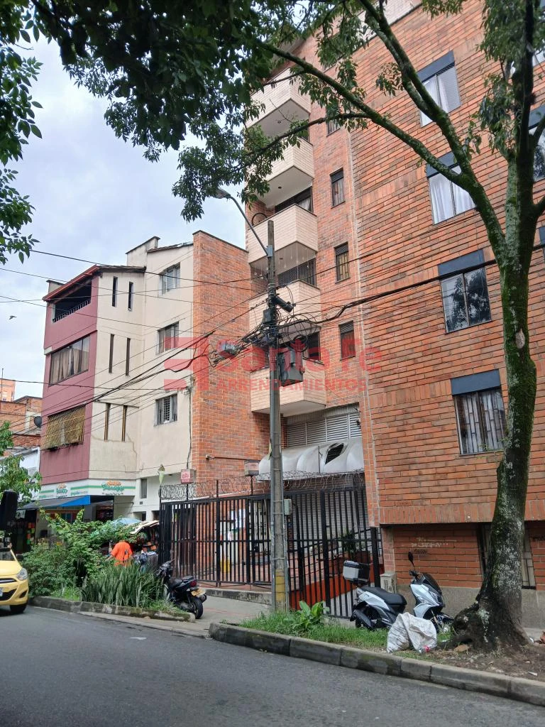 Local en Boston, Medellín