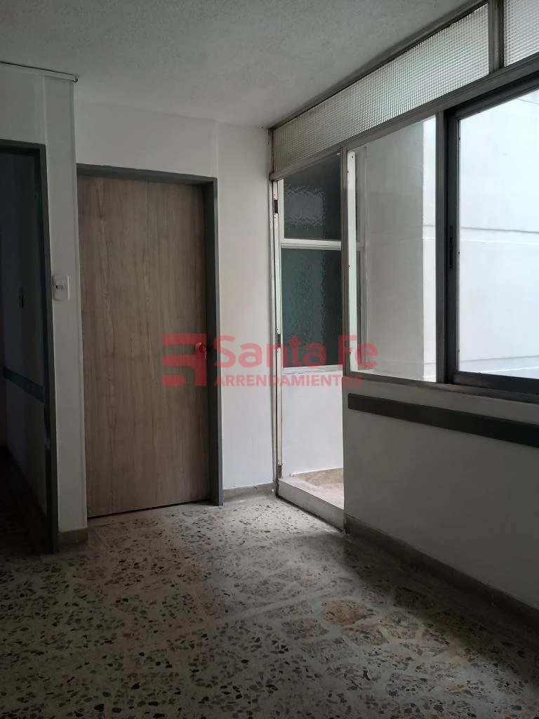 Local en Cerca exito de Colombia, Medellín — foto 15