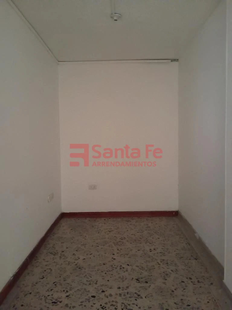 Local en Cerca exito de Colombia, Medellín — foto 17
