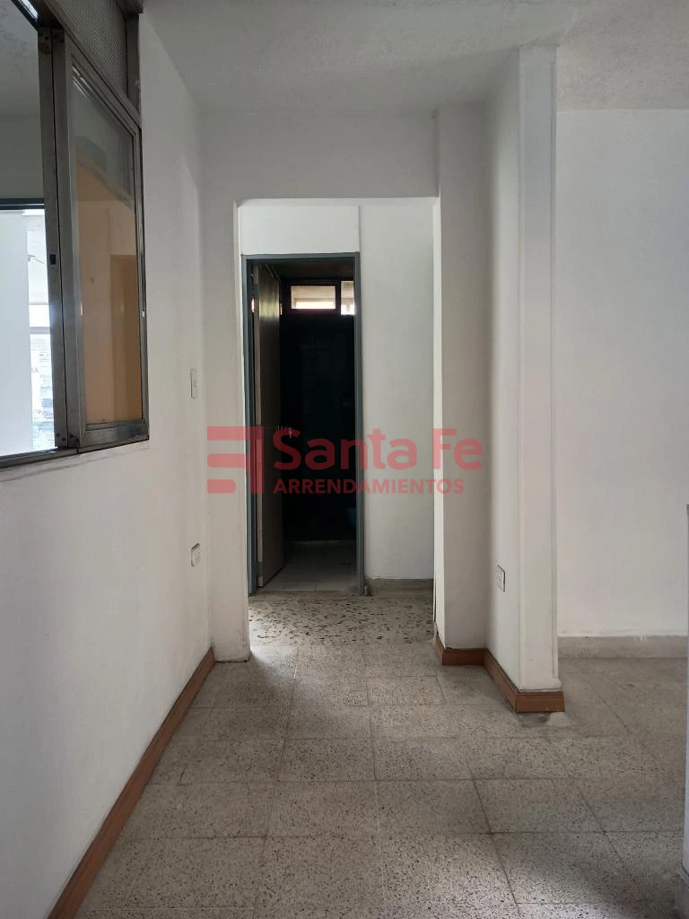 Local en Cerca exito de Colombia, Medellín — foto 15