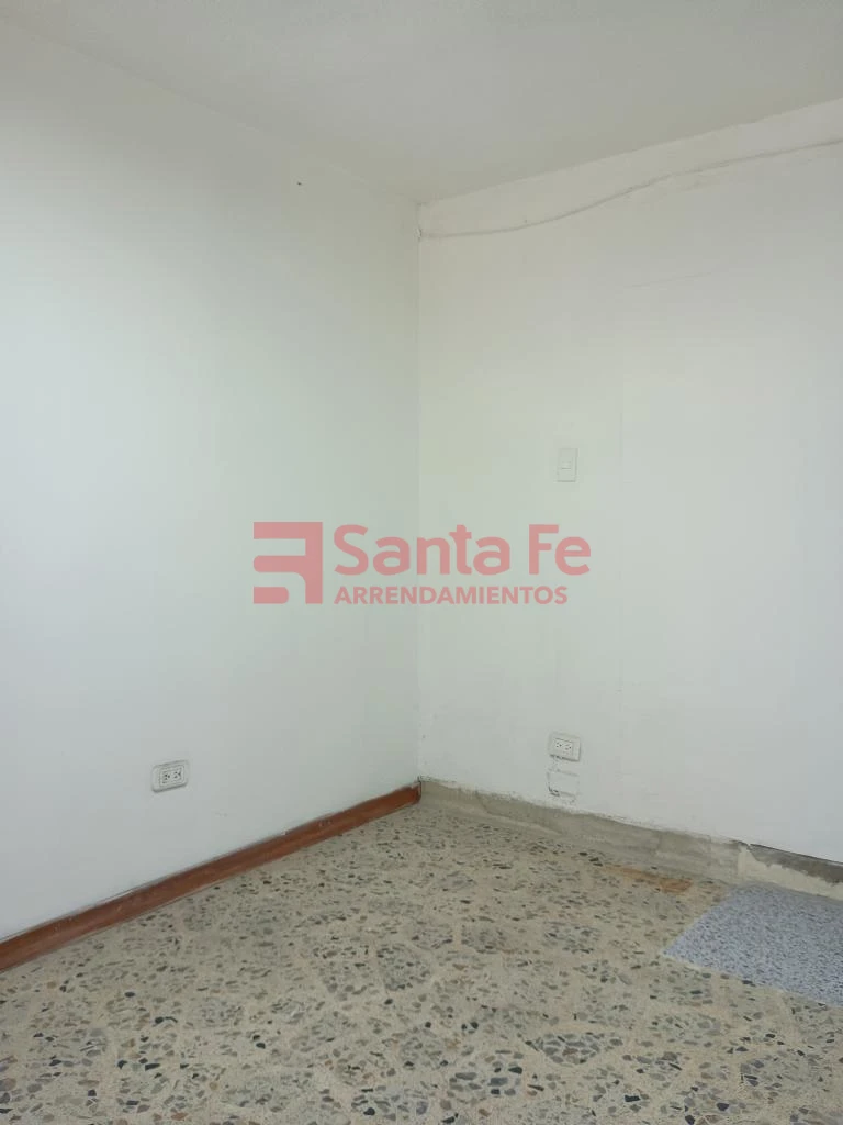 Local en Cerca exito de Colombia, Medellín — foto 17